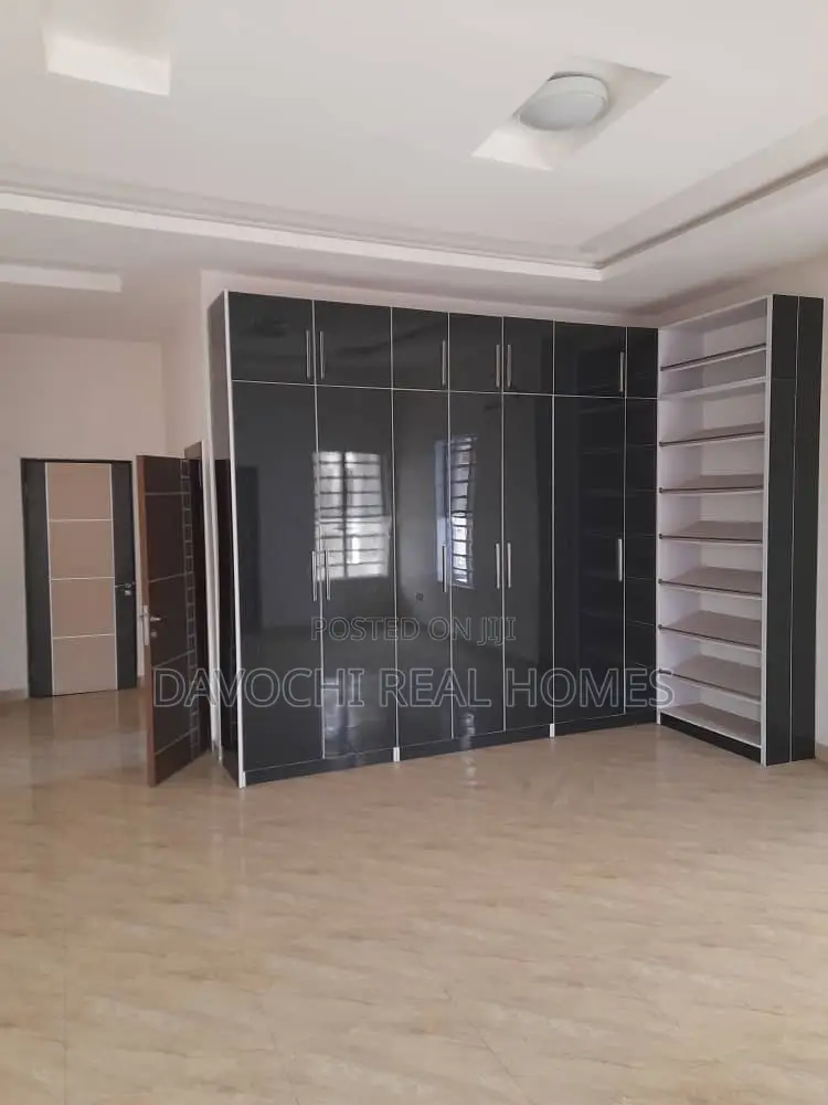 4bdrm Duplex in Lekki Expressway for sale in Lekki Expressway