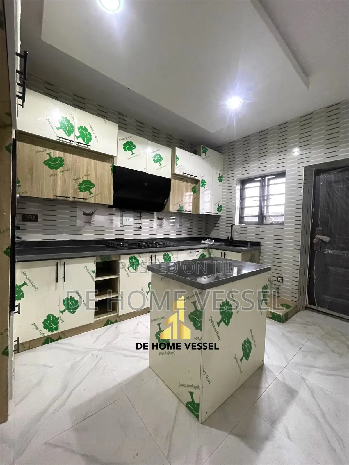 3bdrm Townhouse/Terrace in Lekki for Sale in Lekki