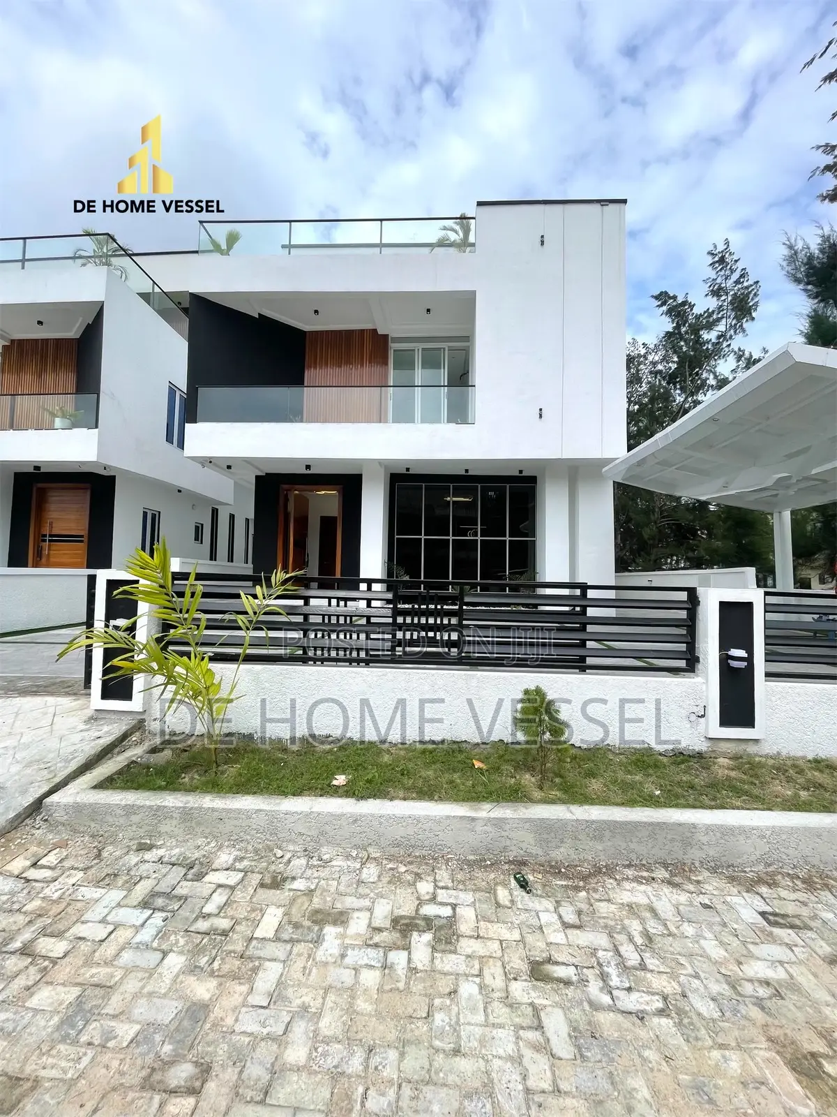 5bdrm Duplex in Ikota for sale in Ikota