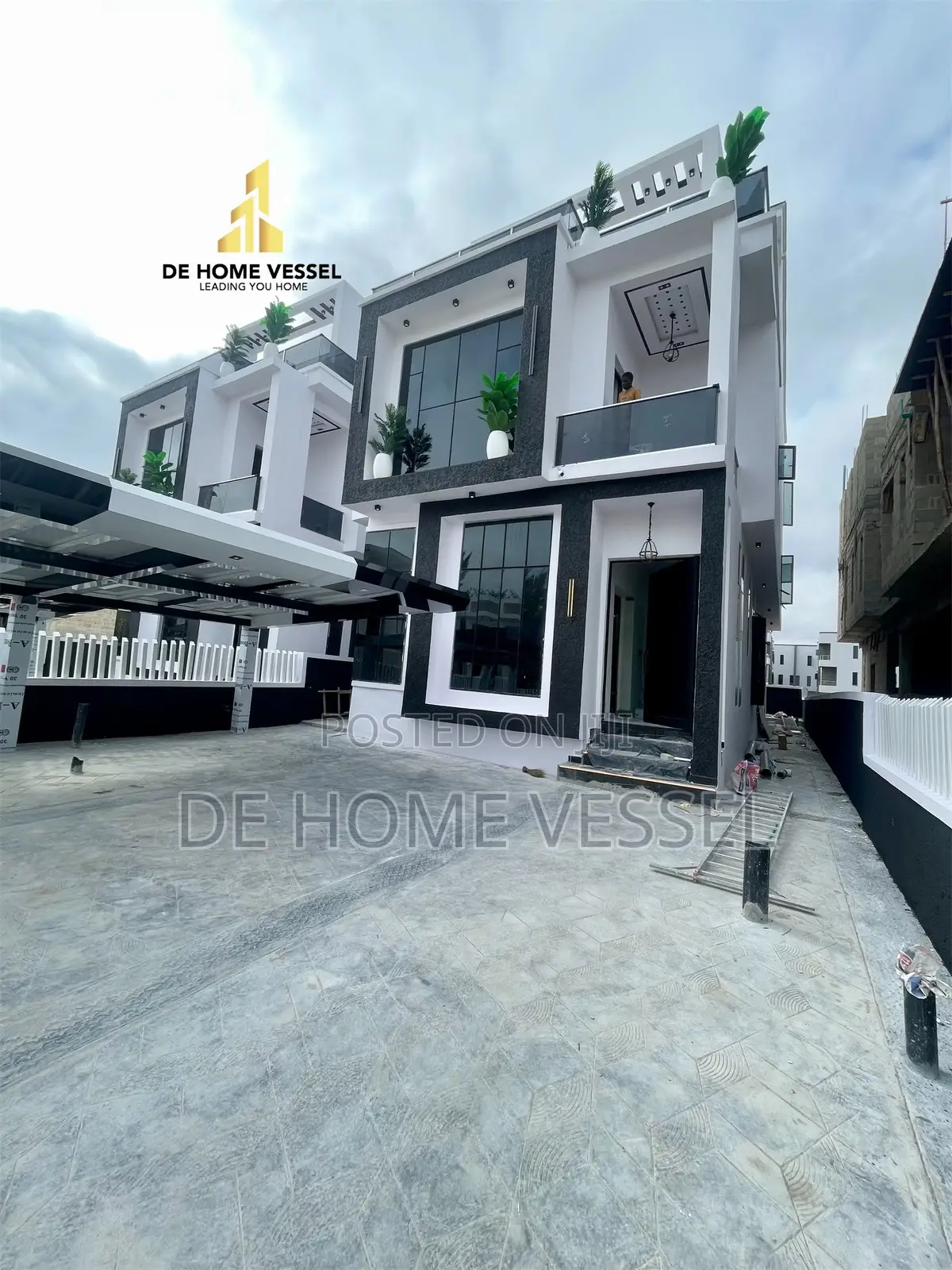 5bdrm Duplex in Ikota for sale in Ikota