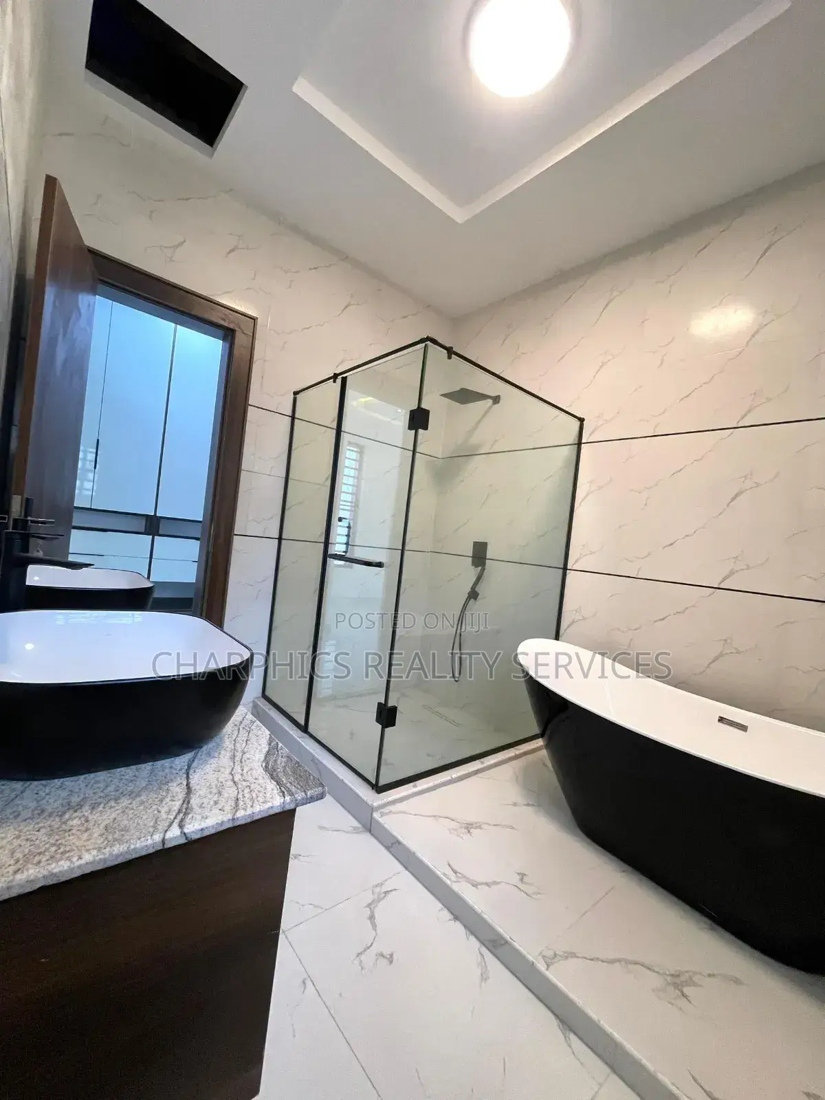 5bdrm Duplex in Ikota for sale in Ikota