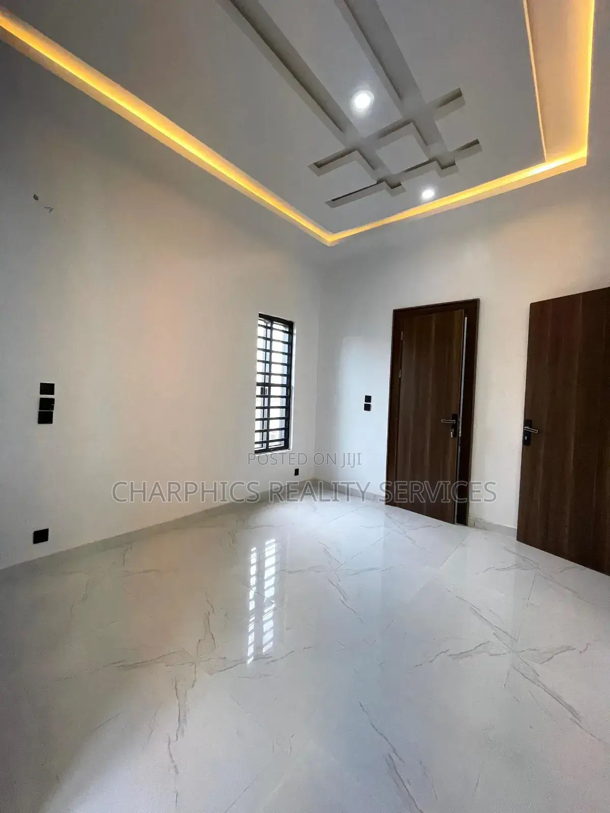 5bdrm Duplex in Ikota for sale in Ikota