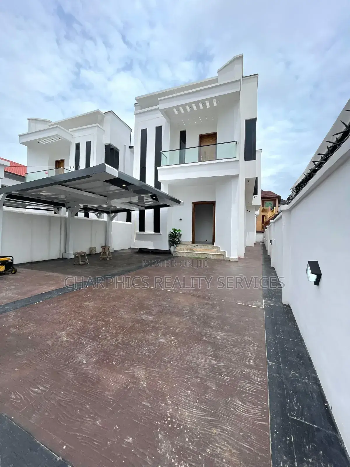 5bdrm Duplex in Ikota for sale in Ikota