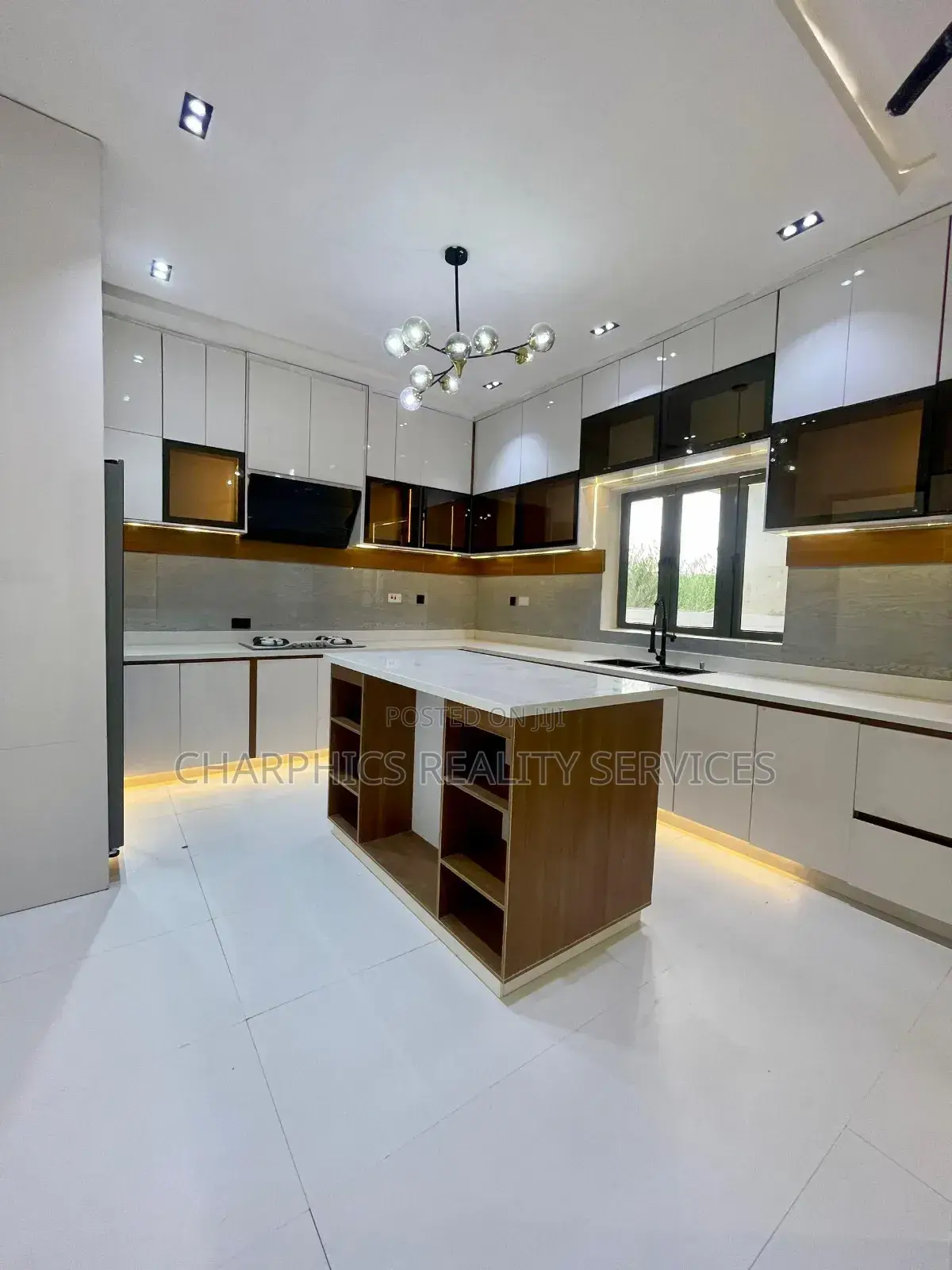 5bdrm Duplex in Ikota for sale in Ikota