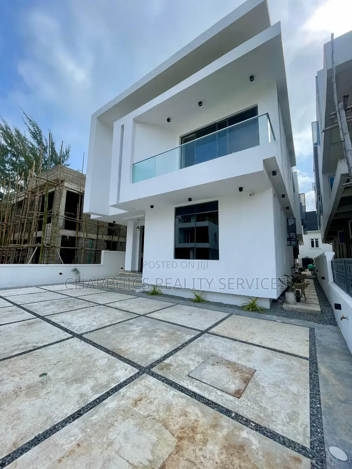 5bdrm Duplex in Ikota for sale in Ikota