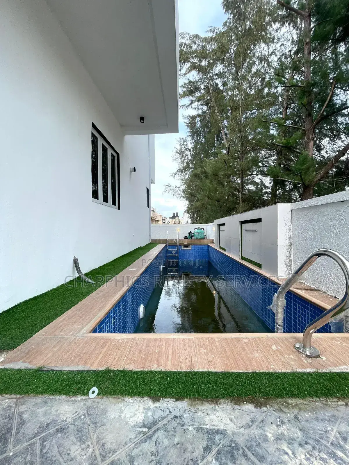 5bdrm Duplex in Ikota for sale in Ikota