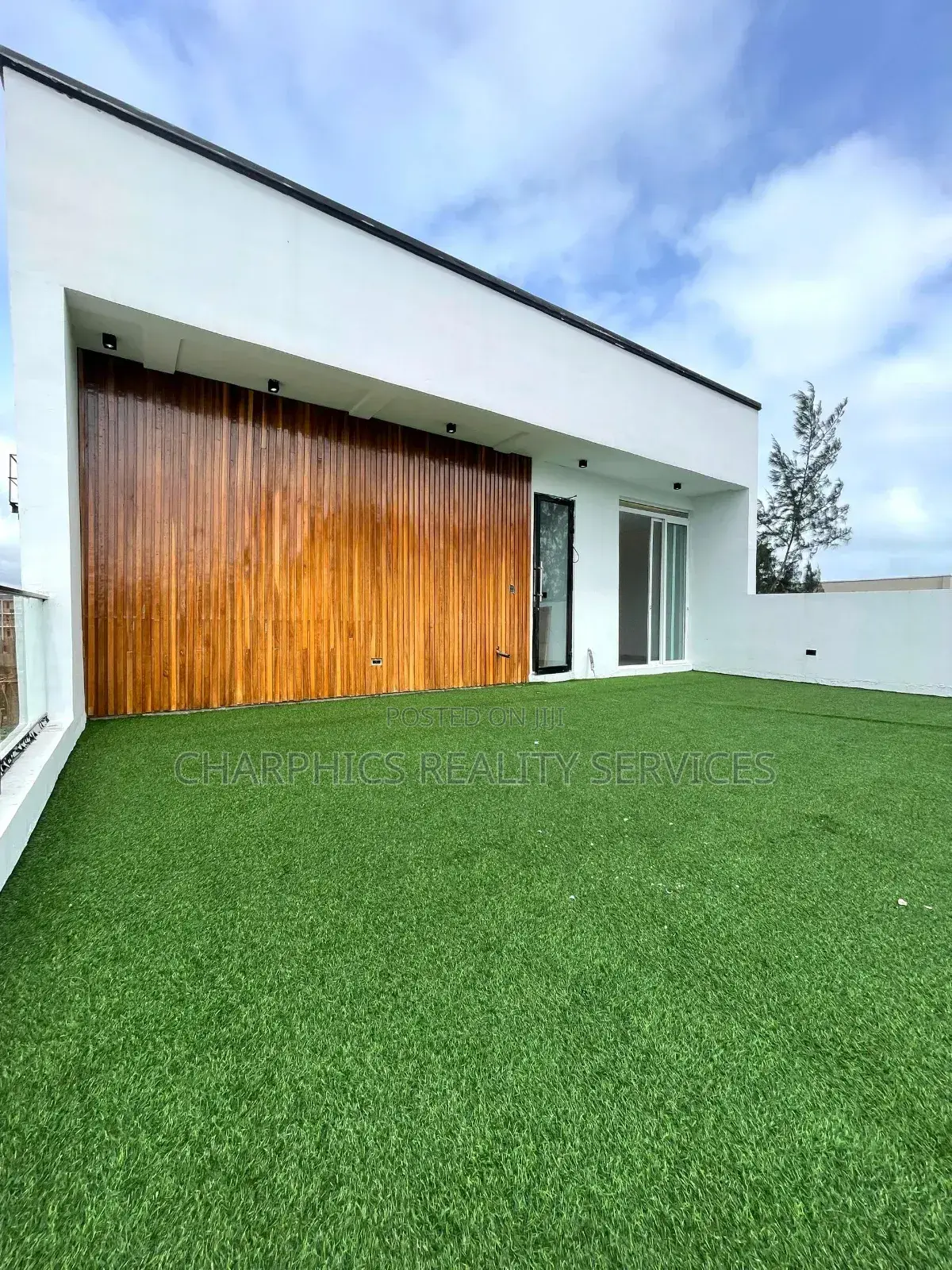 5bdrm Duplex in Ikota for sale in Ikota