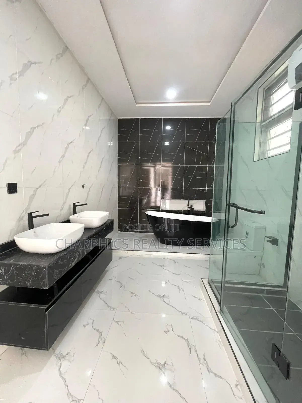 5bdrm Duplex in Ikota for sale in Ikota