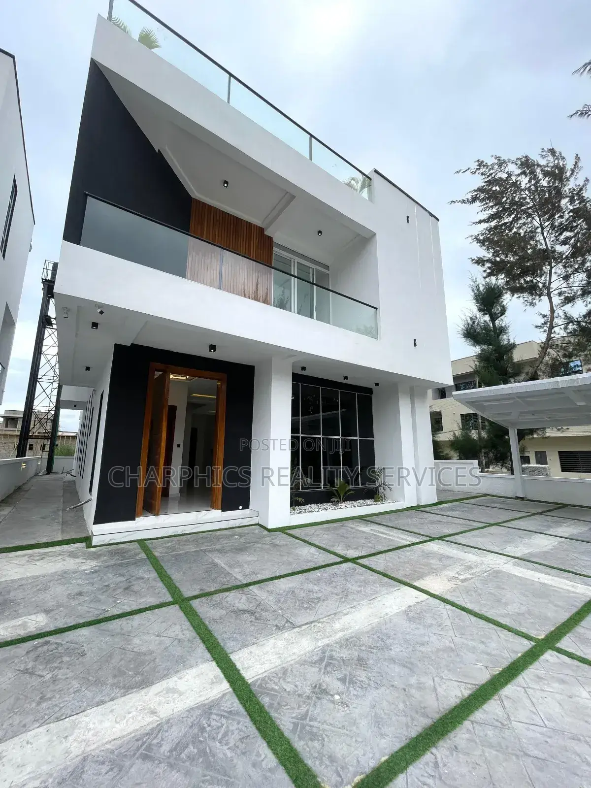 5bdrm Duplex in Ikota for sale in Ikota