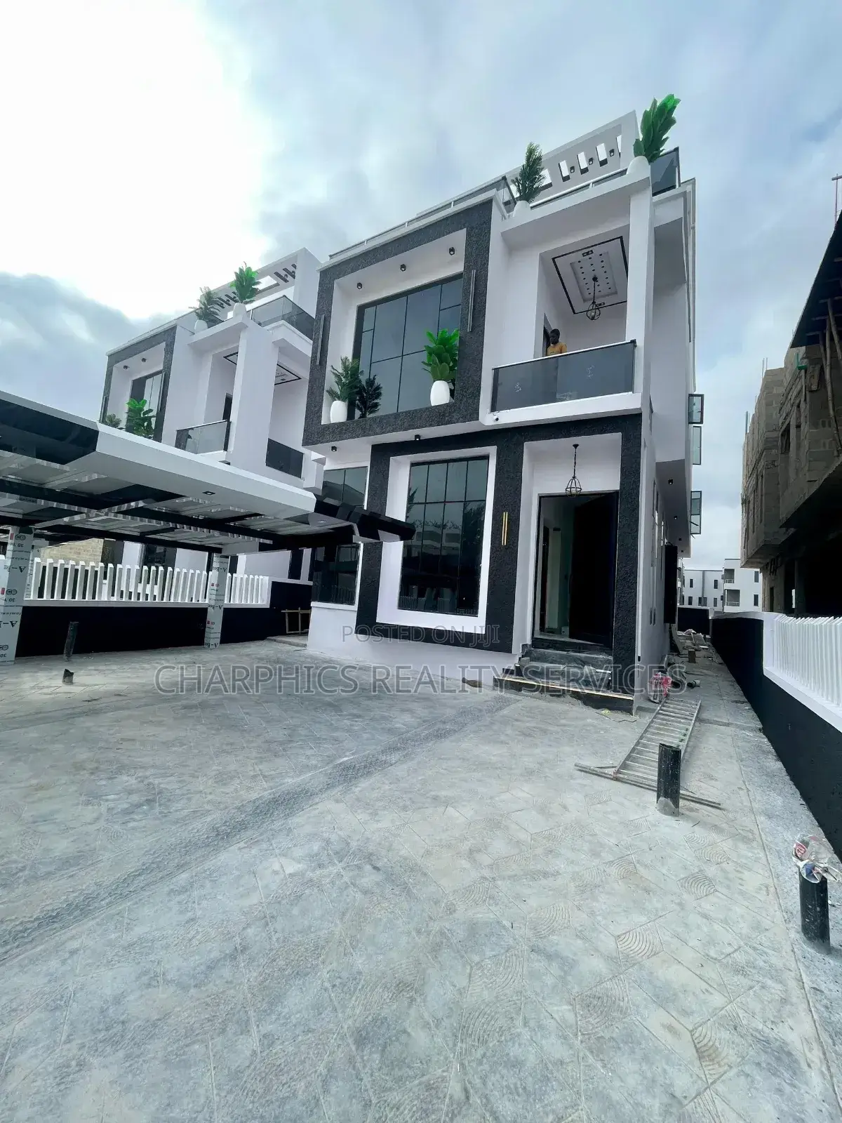 5bdrm Duplex in Ikota for sale in Ikota
