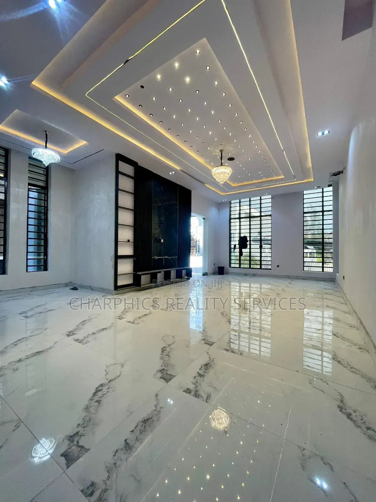 5bdrm Duplex in Ikota for sale in Ikota