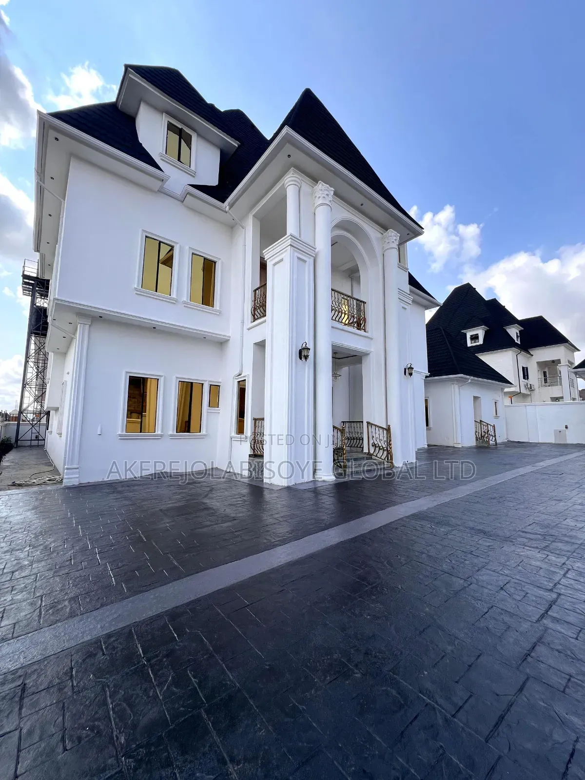 7bdrm Penthouse in In An Estate Karsana for sale in Gwarinpa