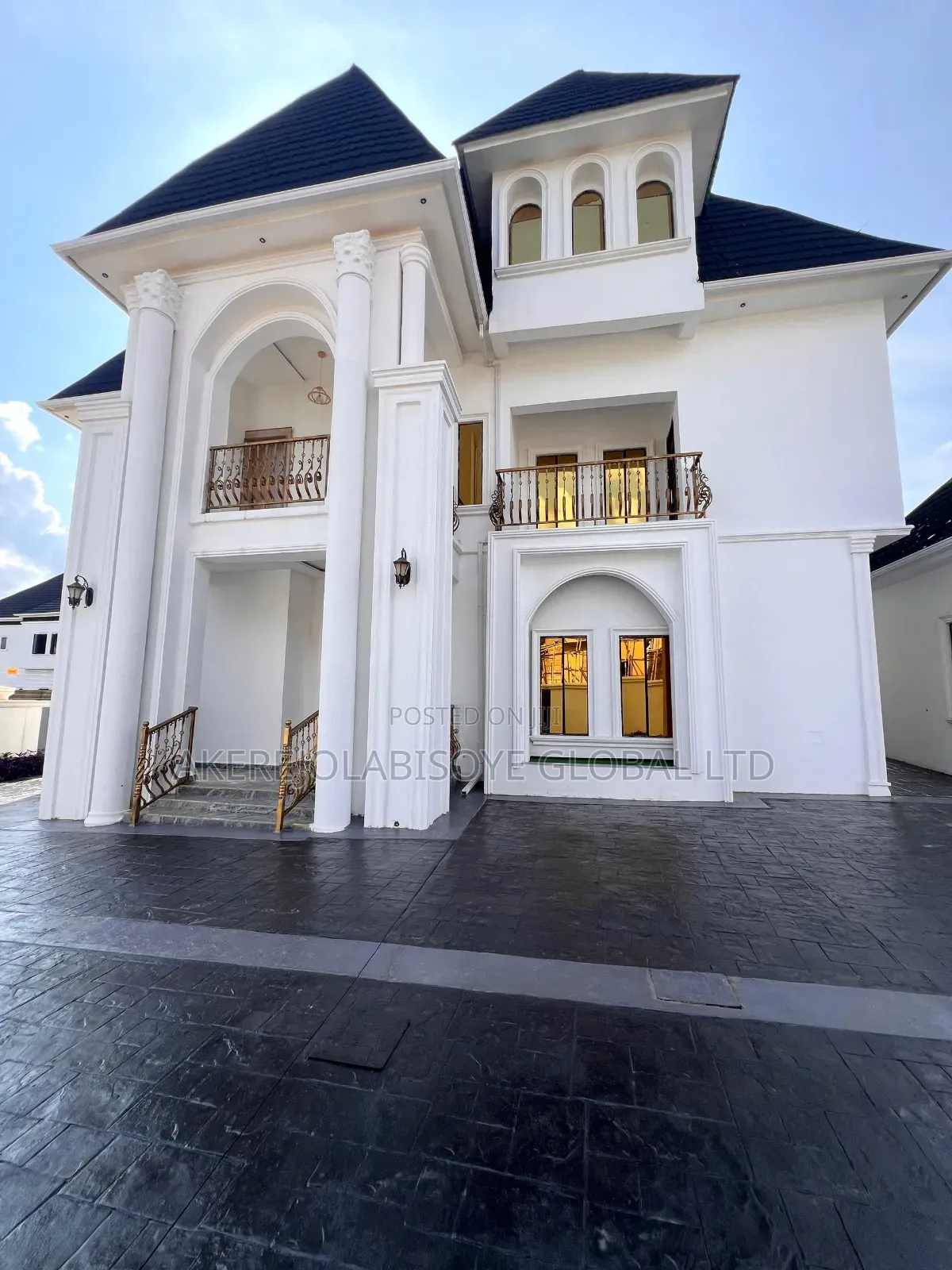 7bdrm Penthouse in In An Estate Karsana for sale in Gwarinpa