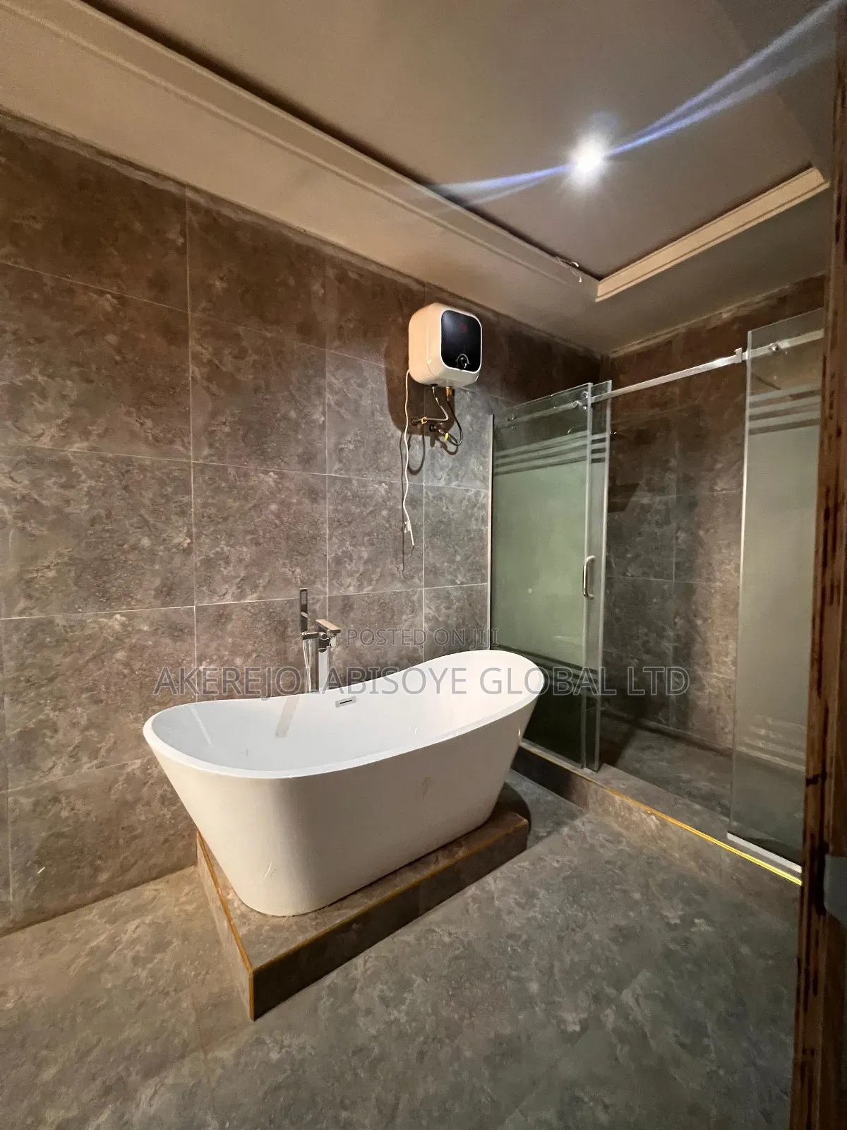 7bdrm Penthouse in In An Estate Karsana for sale in Gwarinpa
