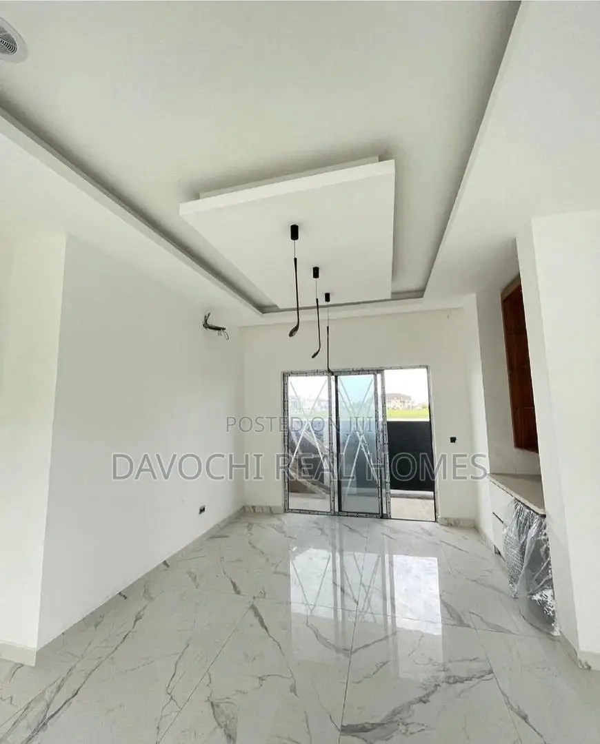5bdrm Duplex in Osapa london for sale in Osapa london