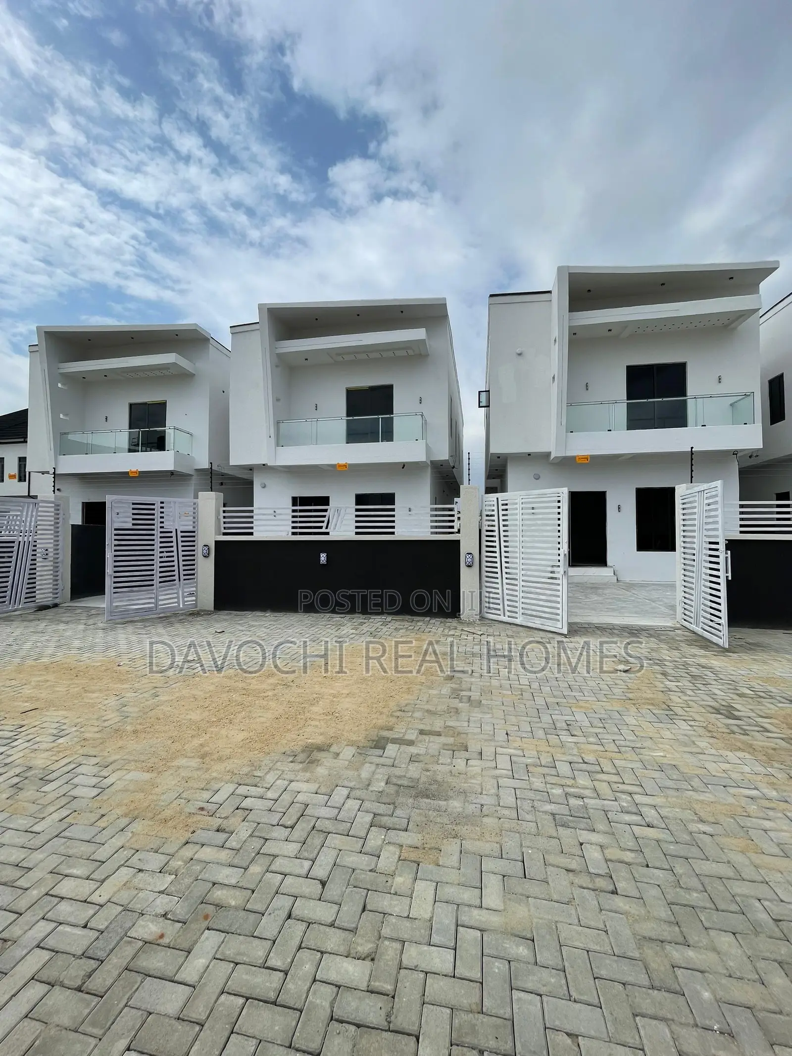 4bdrm Duplex in Off Lekki-Epe Expressway for sale in Off Lekki-Epe Expressway