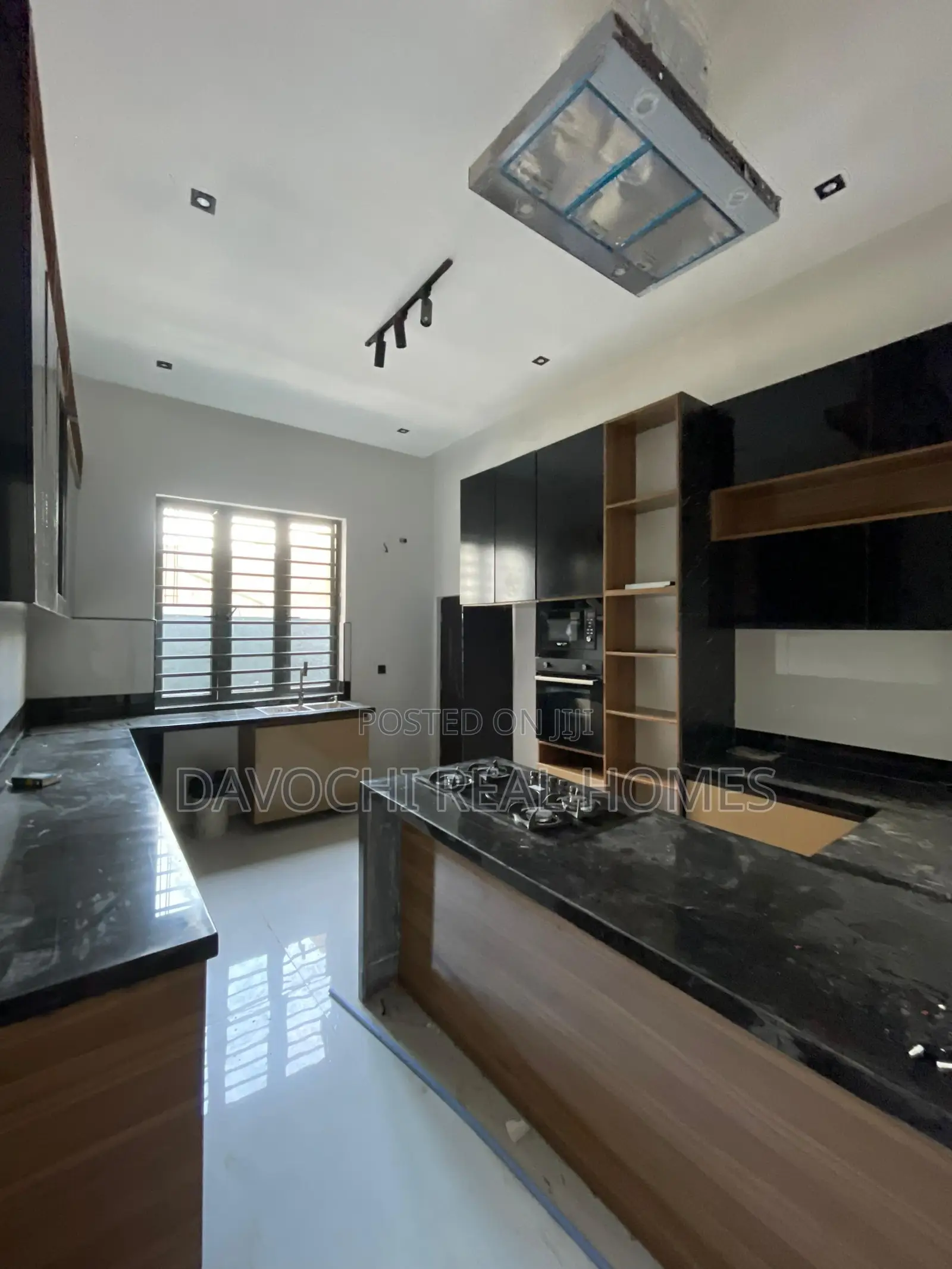 5bdrm Duplex in Off Lekki-Epe Expressway for sale in Off Lekki-Epe Expressway