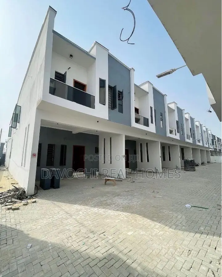 4bdrm Duplex in Ikota for sale in Ikota