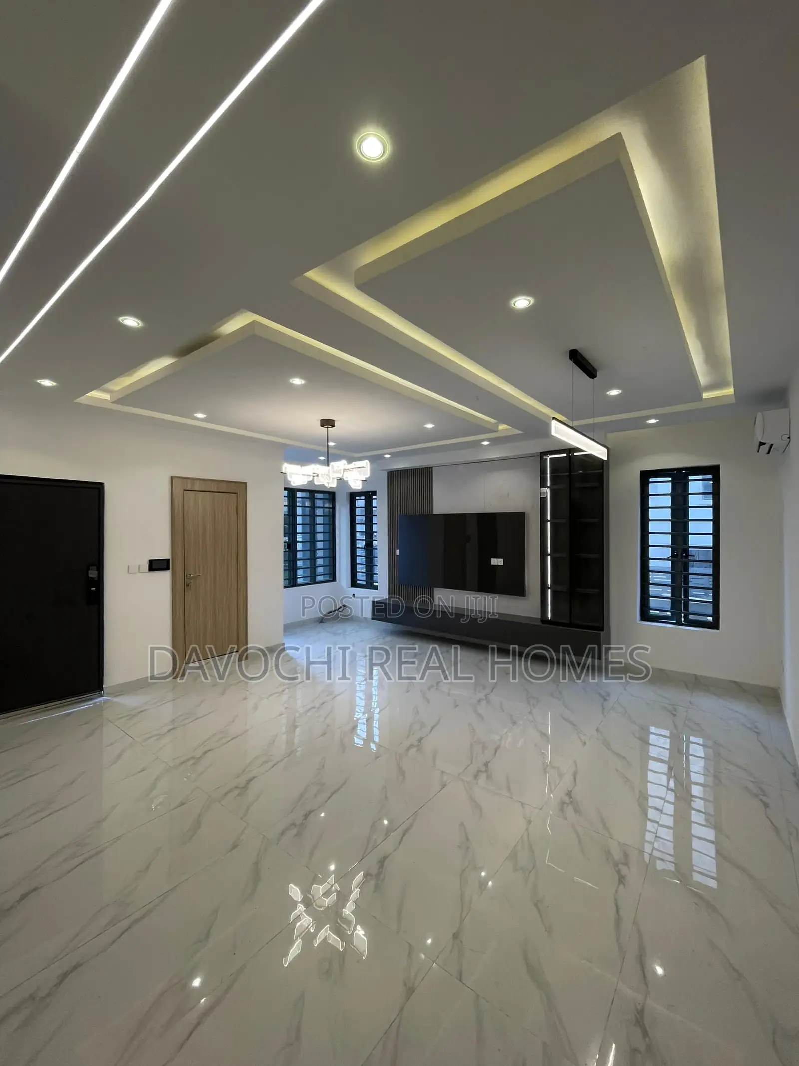 5bdrm Duplex in Chevron for sale in Chevron