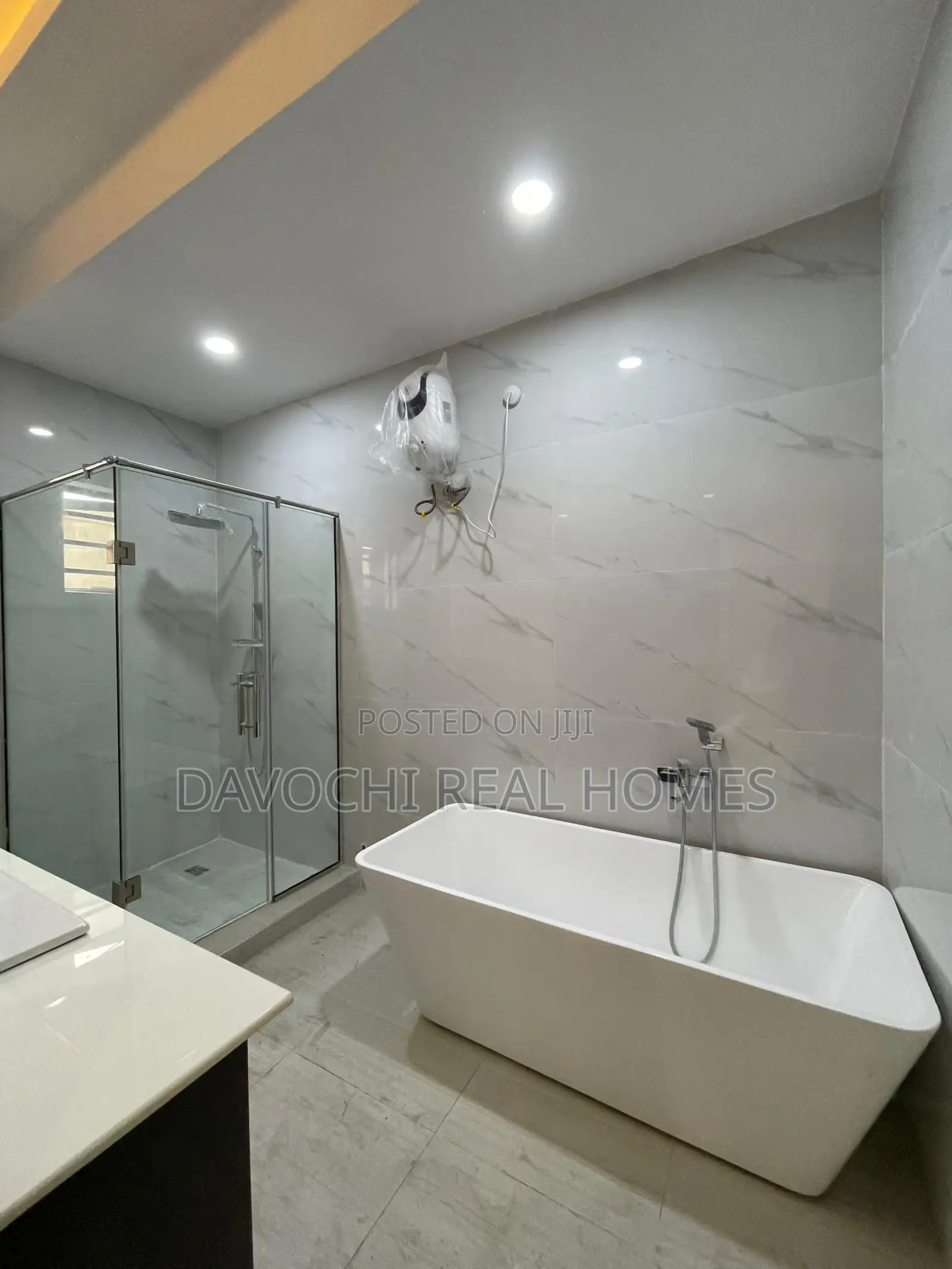 5bdrm Duplex in Chevron for sale in Chevron