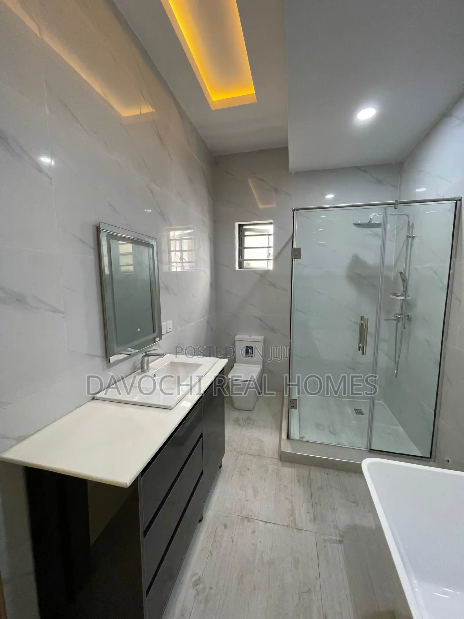 5bdrm Duplex in Chevron for sale in Chevron