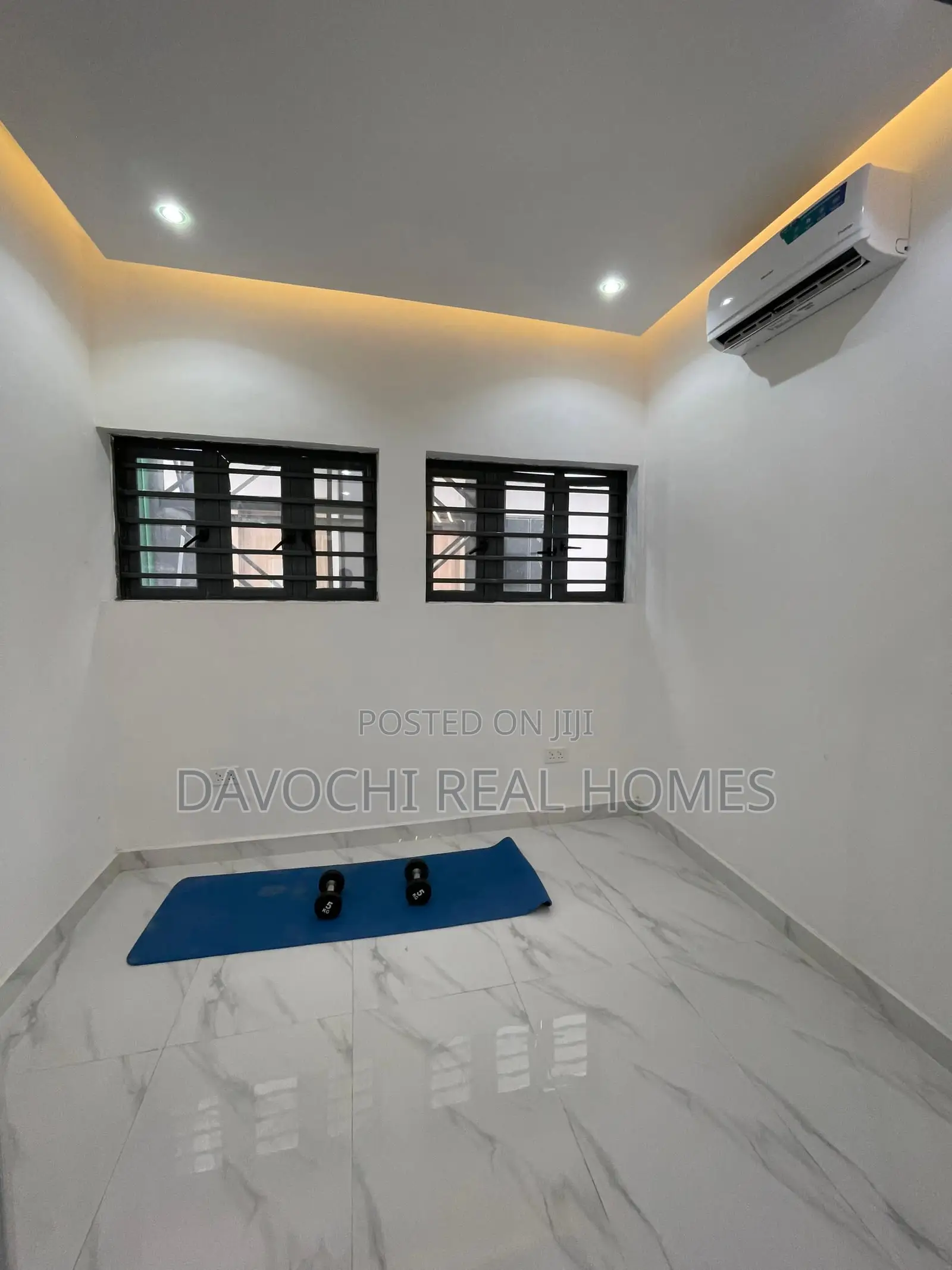 5bdrm Duplex in Chevron for sale in Chevron