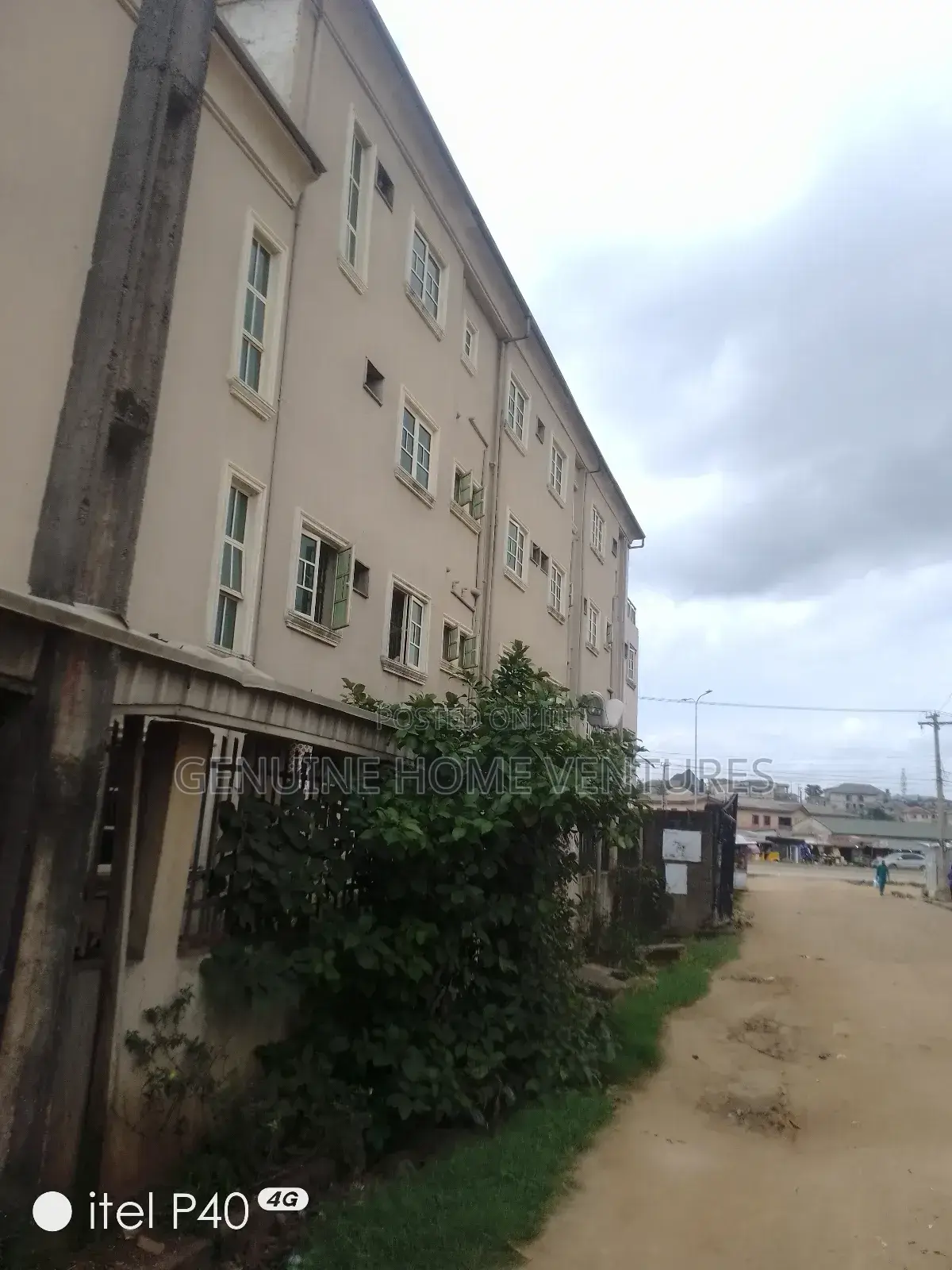 28 Rooms Hospital Building on a Full Plot With C of O for Sale/ Lease in Agric