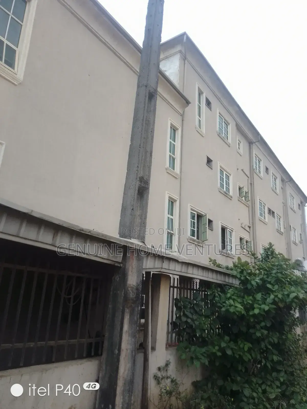 28 Rooms Hospital Building on a Full Plot With C of O for Sale/ Lease in Agric
