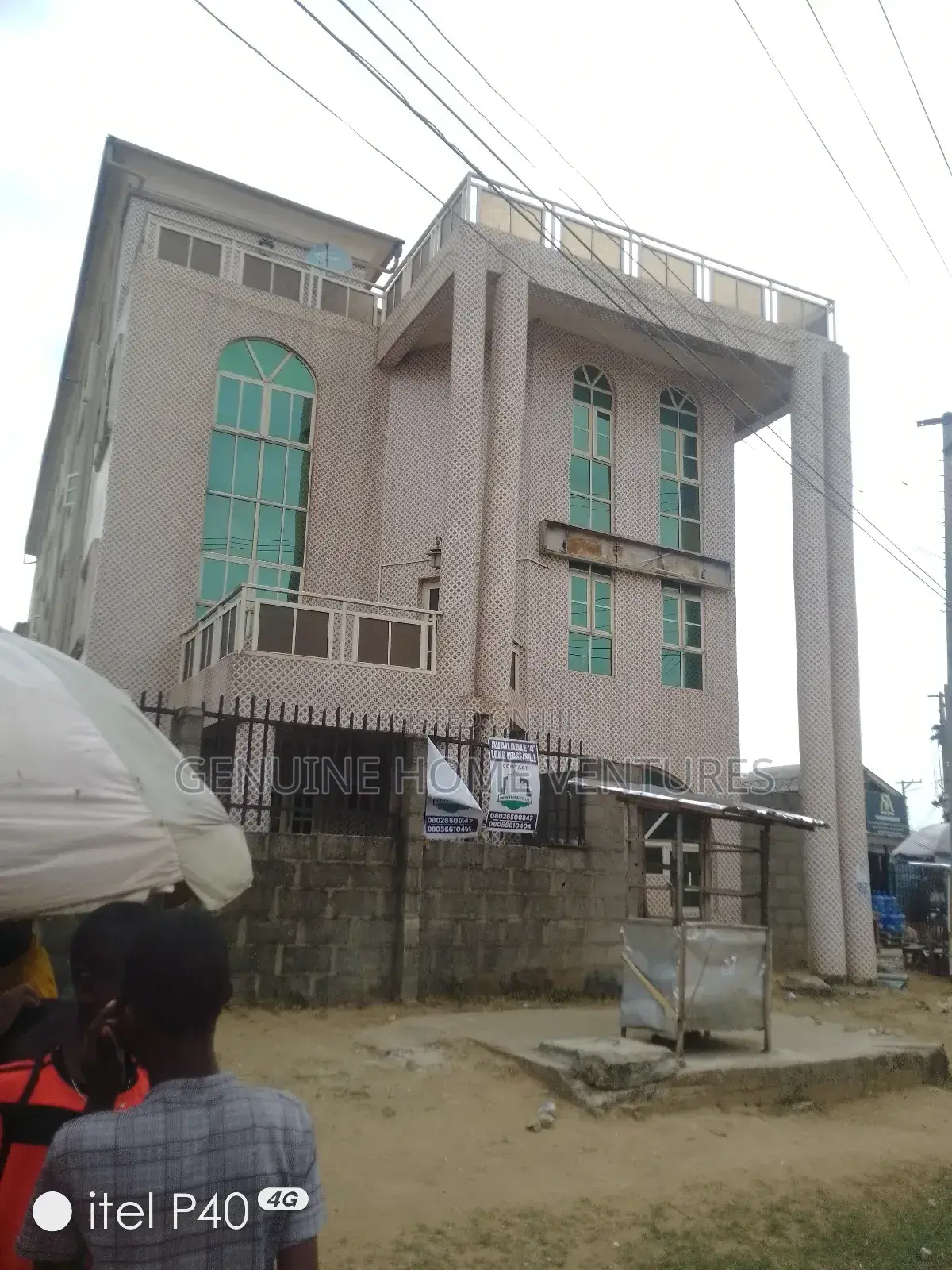 28 Rooms Hospital Building on a Full Plot With C of O for Sale/ Lease in Agric