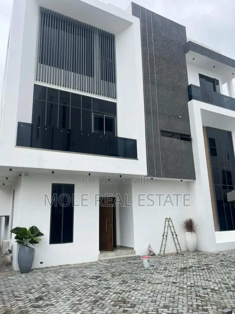 *Tastefully Furnished Ocean View 2bedroom in Secured Esta in Lagos Island / Lagos Island
