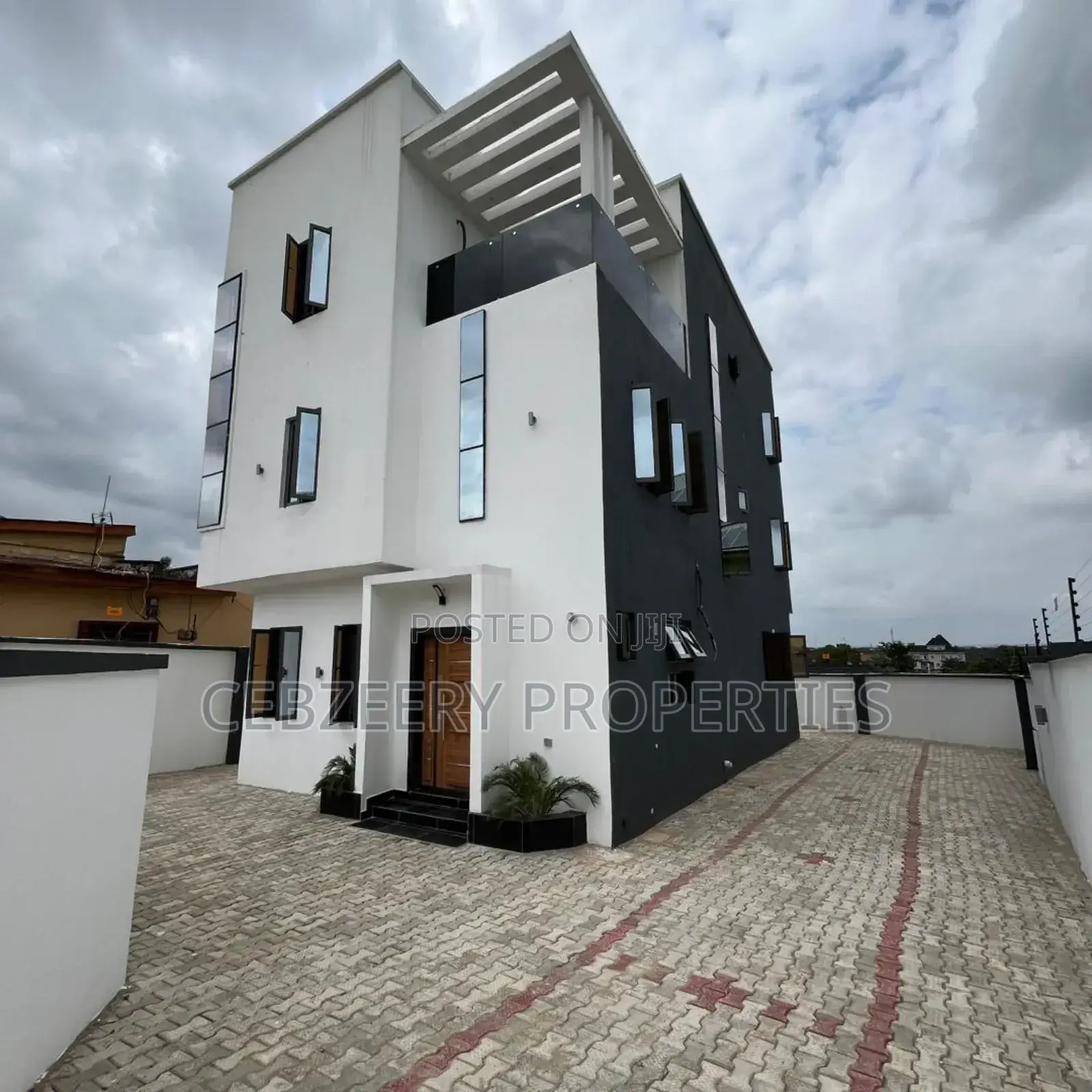 5bdrm Duplex in GRA Phase 1 for sale in GRA Phase 1