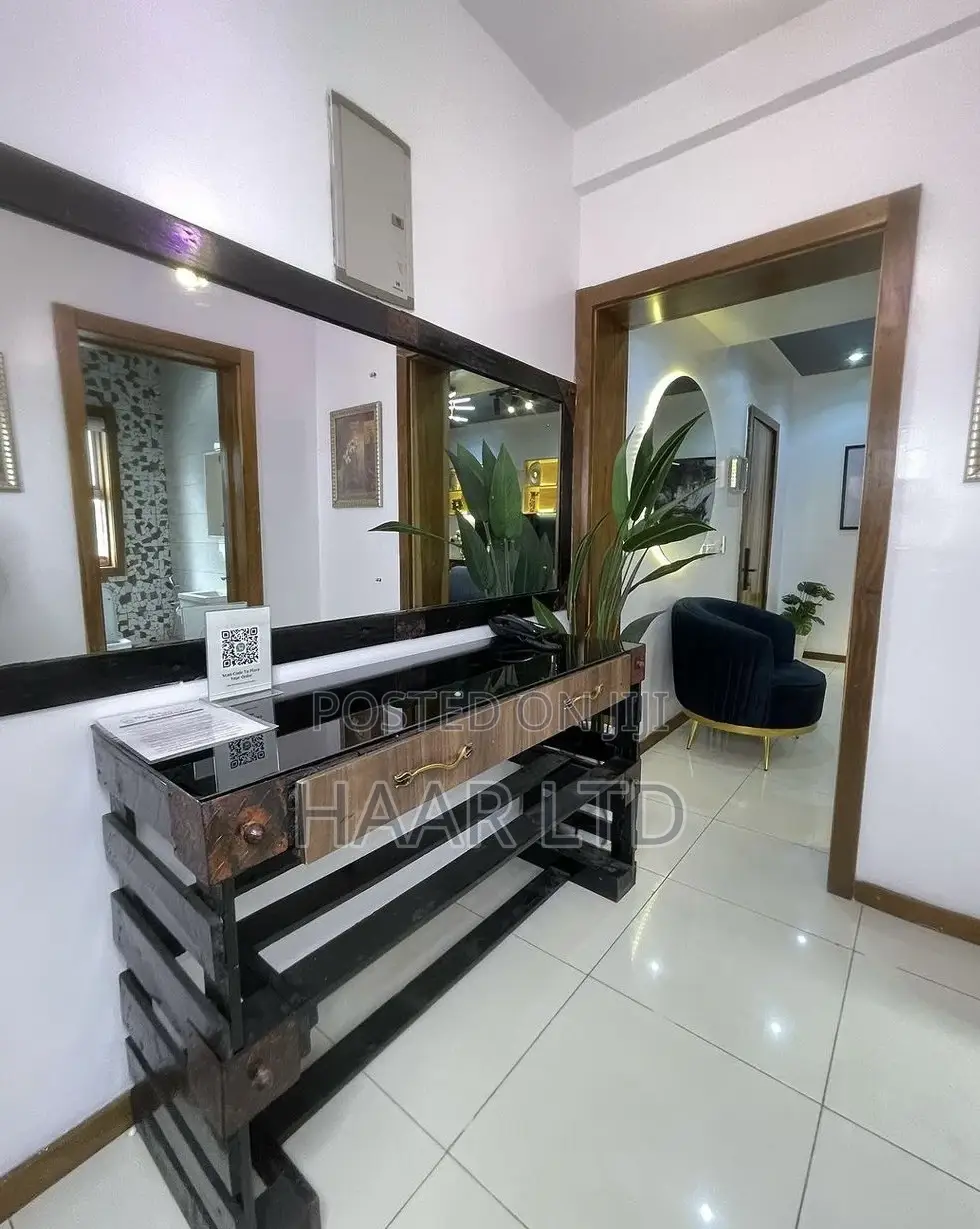 Uxury 1 Bed With Swimming Pool, Ps5,Sip and Paint Area in Lekki Phase 1