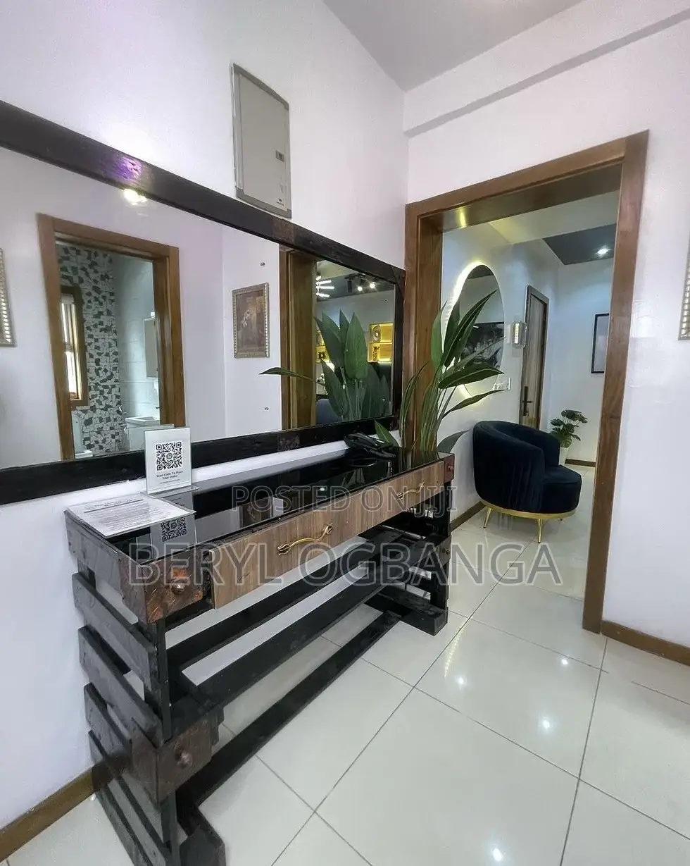 Uxury 1 Bed With Swimming Pool, Ps5,Sip and Paint Area in Lekki Phase 1