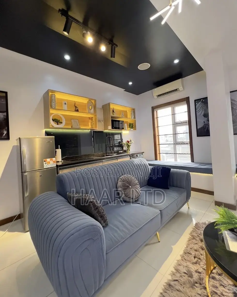 Uxury 1 Bed With Swimming Pool, Ps5,Sip and Paint Area in Lekki Phase 1
