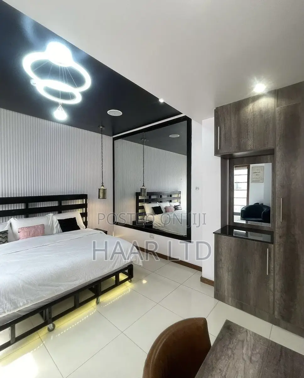 Uxury 1 Bed With Swimming Pool, Ps5,Sip and Paint Area in Lekki Phase 1
