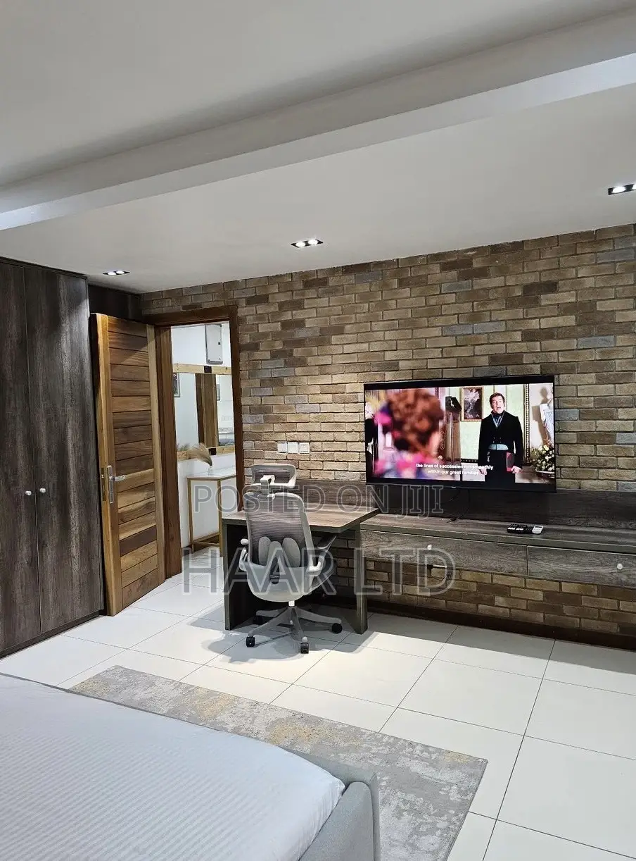 Exquisite One Bedroom Apartment in Admiralty Way With Pool in Lekki Phase 1