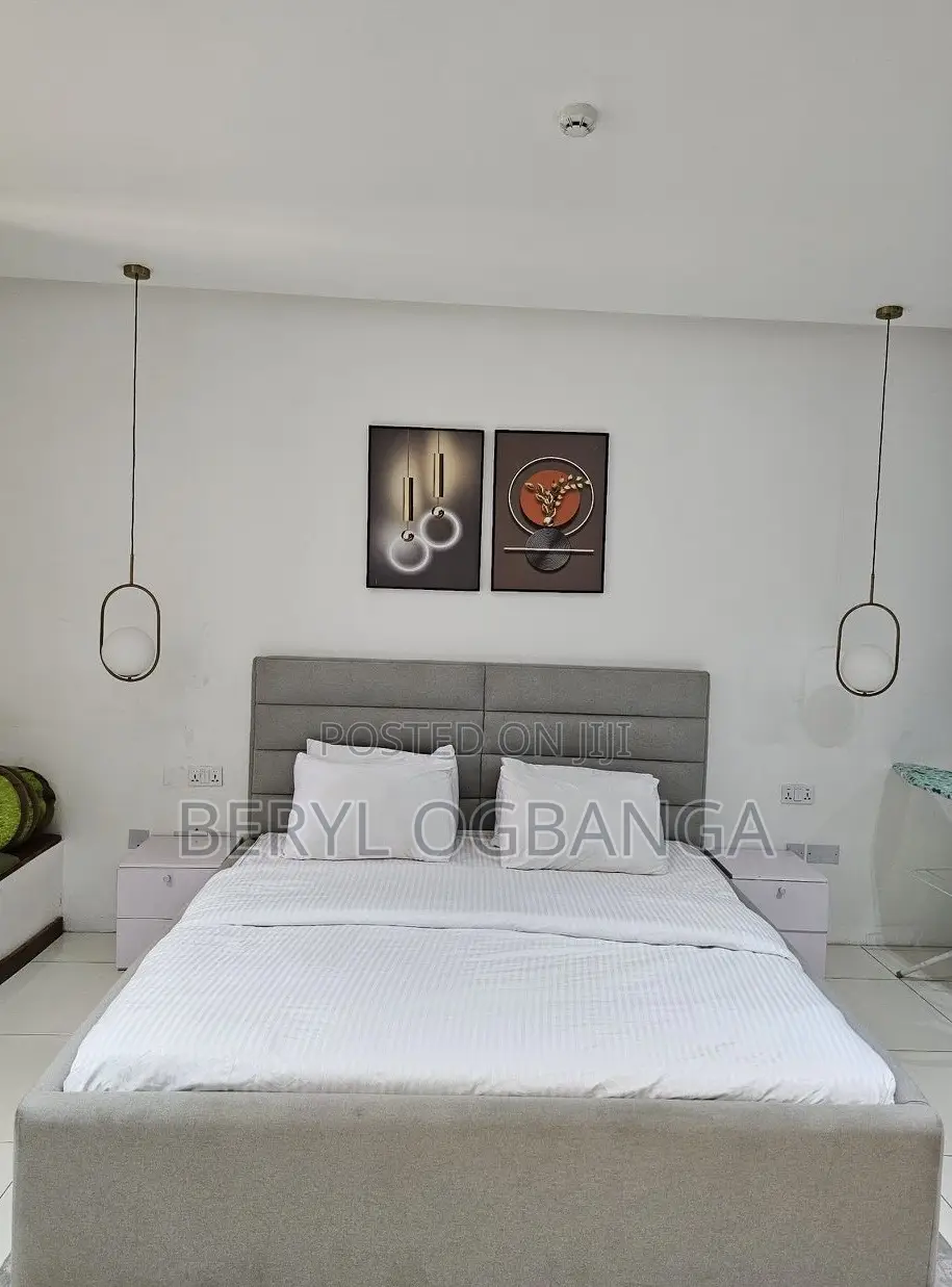 Exquisite One Bedroom Apartment in Admiralty Way With Pool in Lekki Phase 1