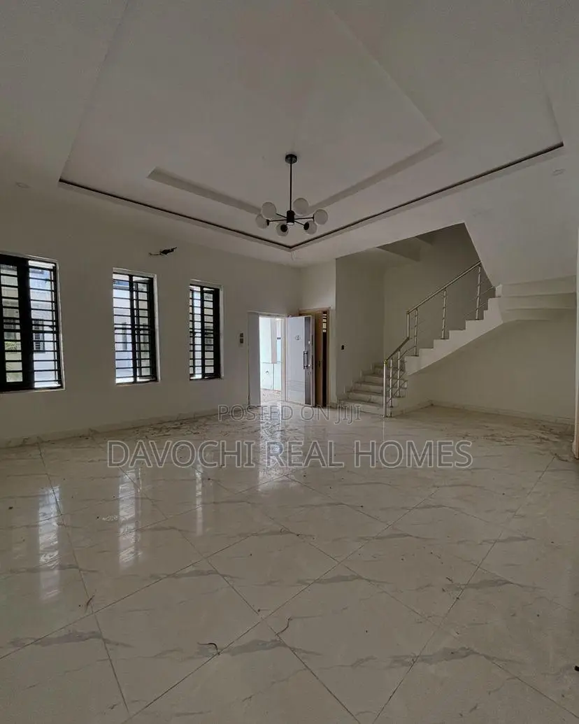 4bdrm Duplex in Ikota for rent in Ikota