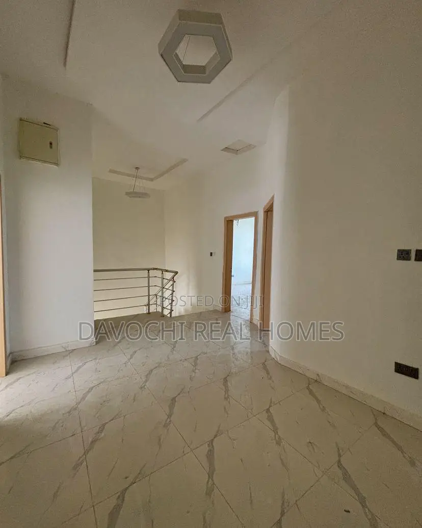 4bdrm Duplex in Ikota for rent in Ikota