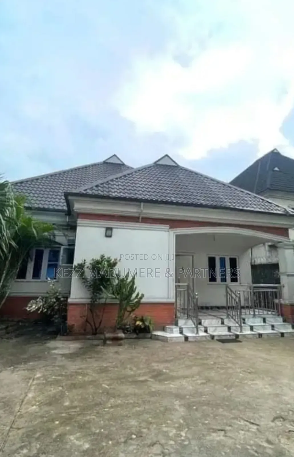 3bdrm Bungalow in Mbodo Aluu , Port for sale in Port-Harcourt