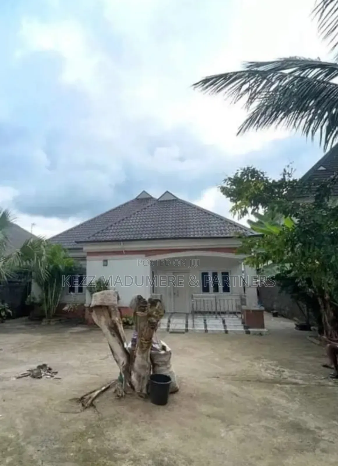 3bdrm Bungalow in Mbodo Aluu , Port for sale in Port-Harcourt