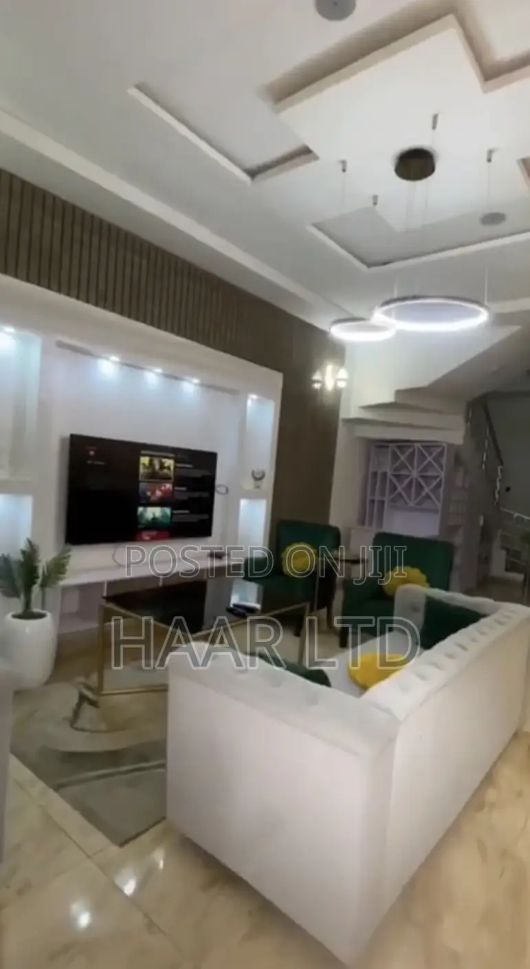 Weekly Apartment Per Week With Luxury Sitting Room in Lekki Phase 2