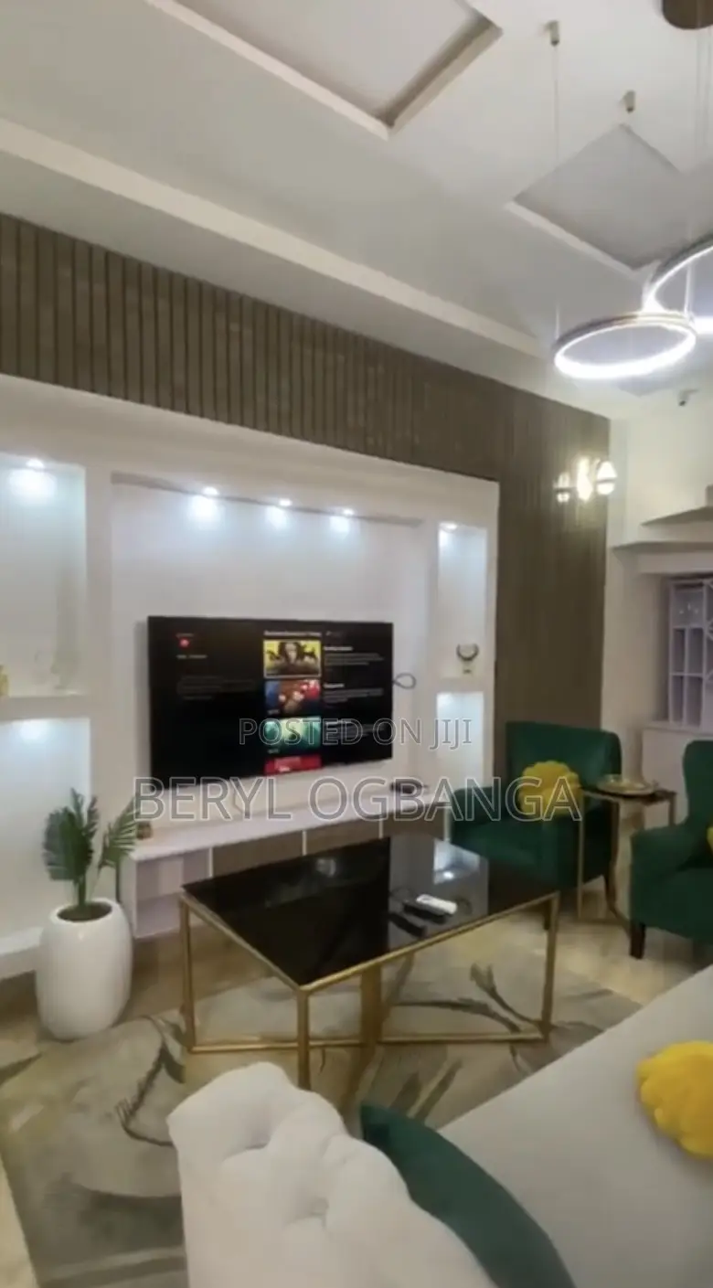 Weekly Apartment Per Week With Luxury Sitting Room in Lekki Phase 2