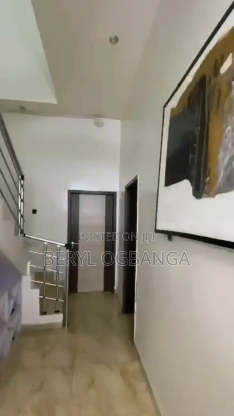 Weekly Apartment Per Week With Luxury Sitting Room in Lekki Phase 2