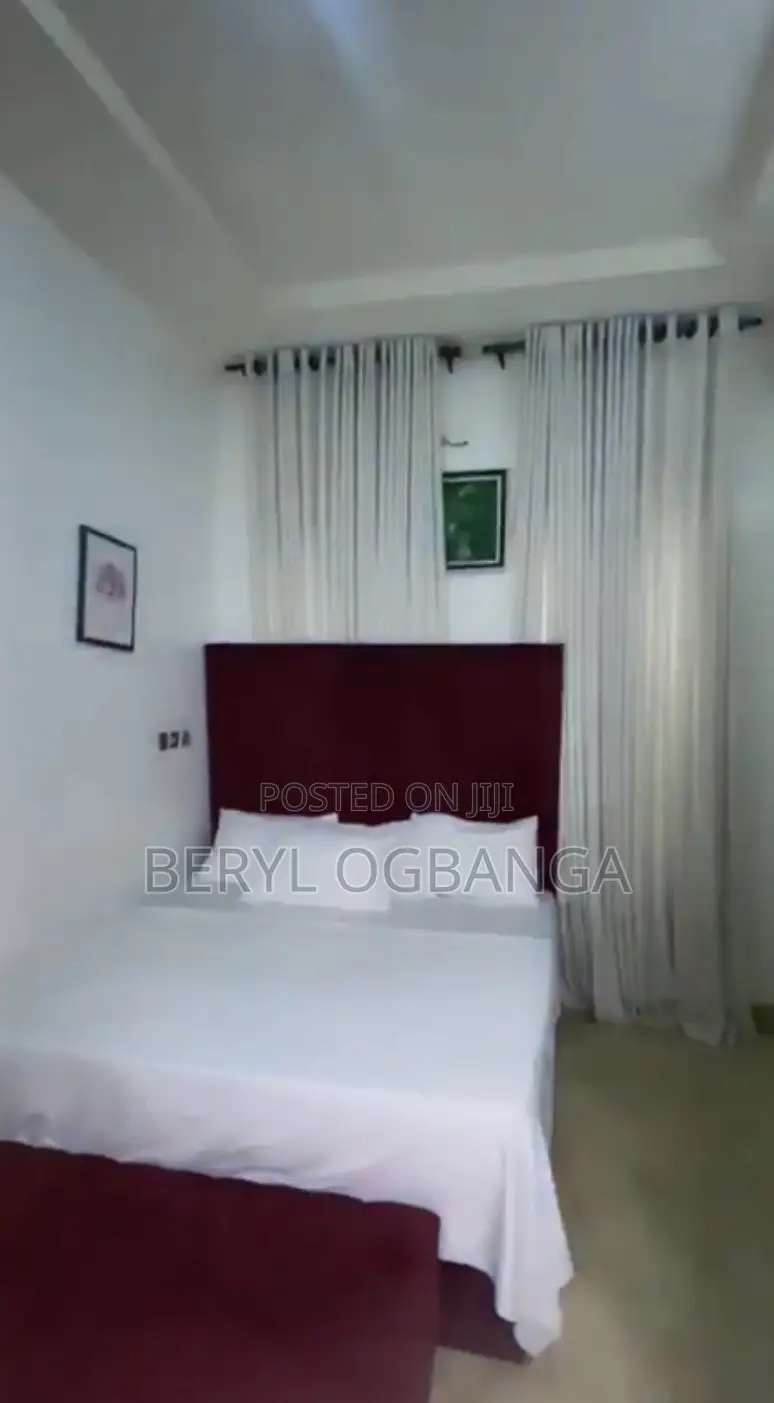 Weekly Apartment Per Week With Luxury Sitting Room in Lekki Phase 2