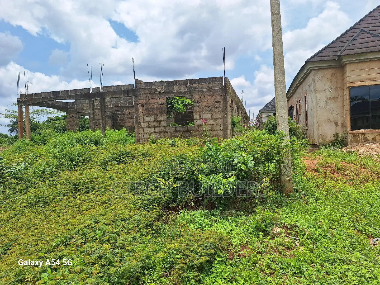 Distress Sale Land With Uncompleted 2flat at Roofing Level in Benin City