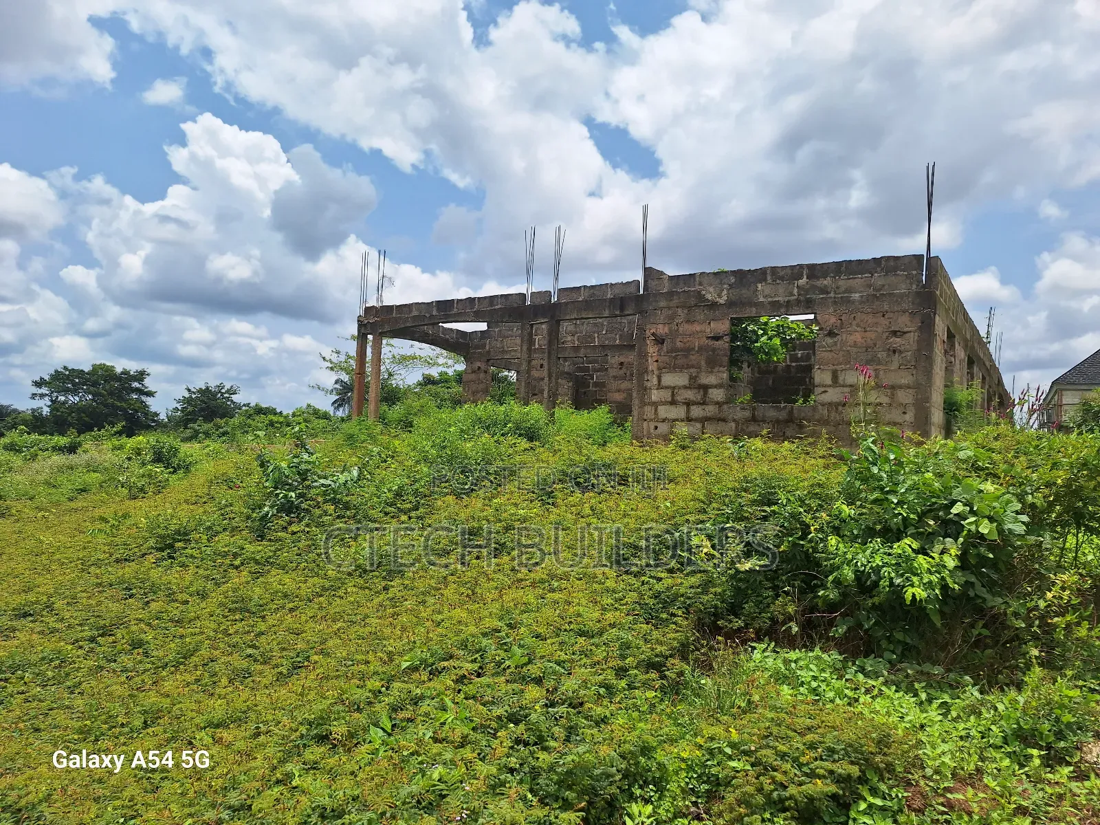 Distress Sale Land With Uncompleted 2flat at Roofing Level in Benin City