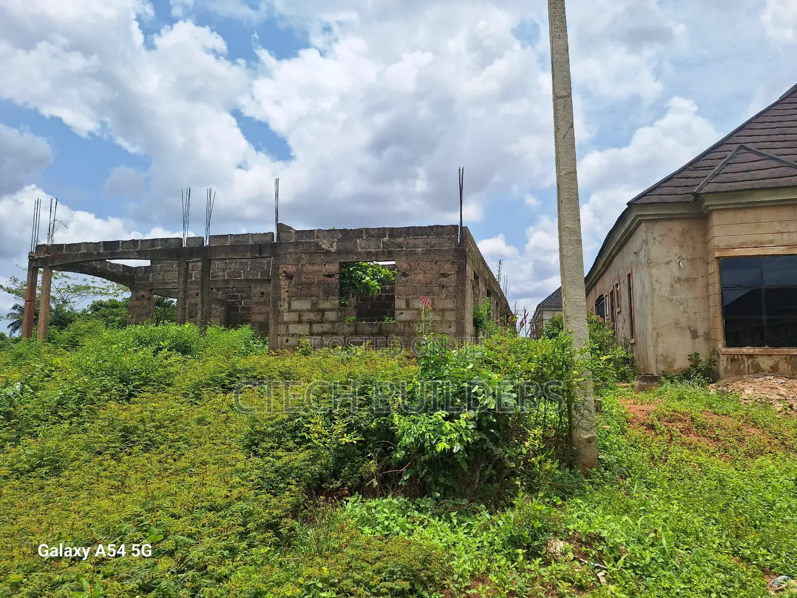 Distress Sale Land With Uncompleted 2flat at Roofing Level in Benin City