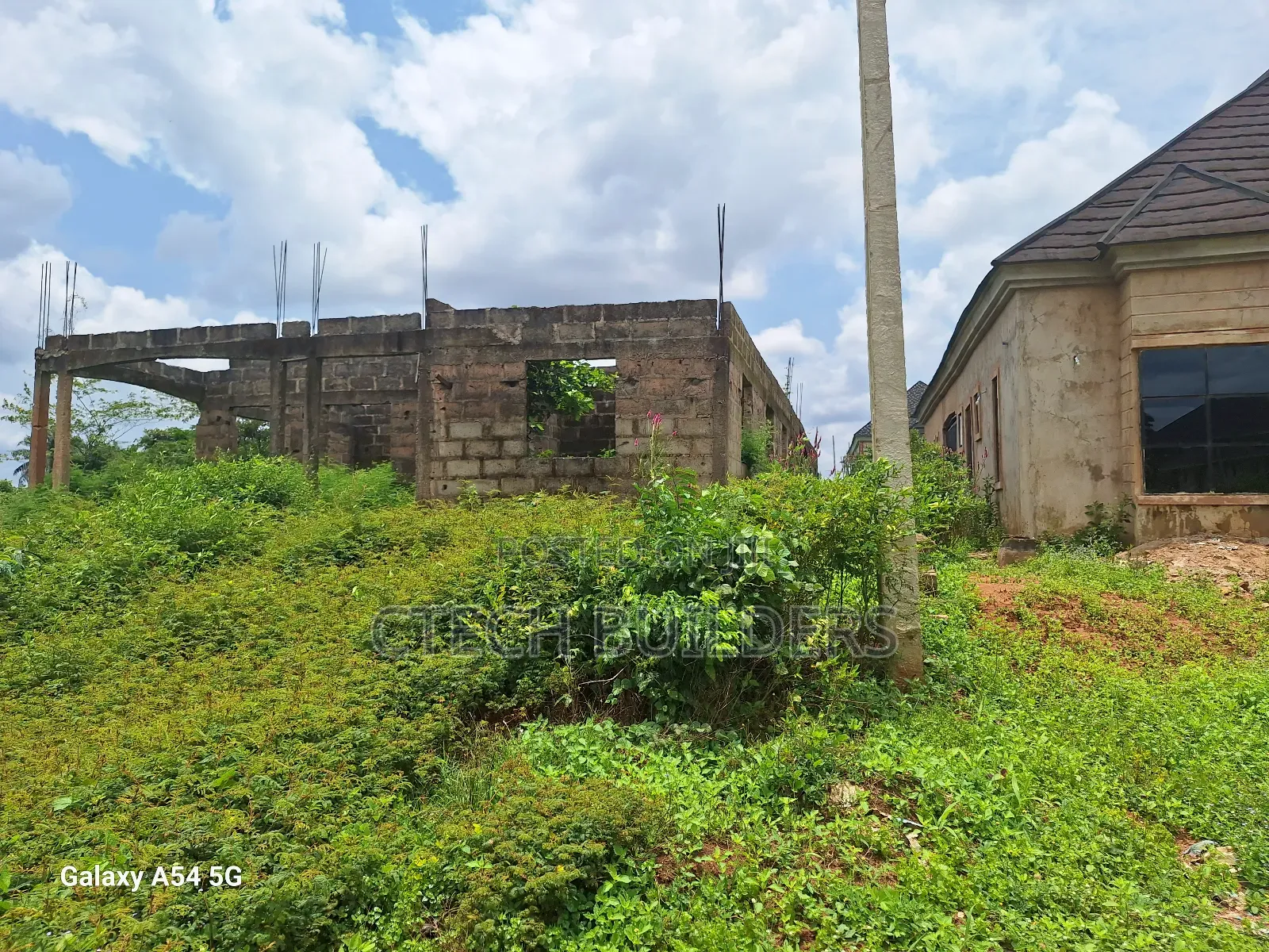 Distress Sale Land With Uncompleted 2flat at Roofing Level in Benin City