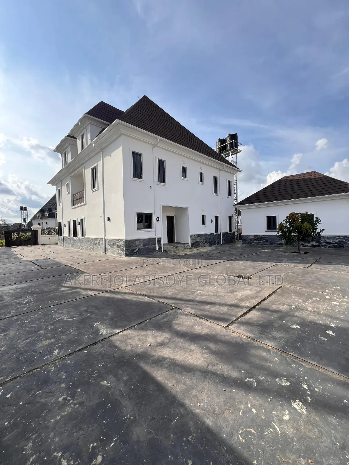 5bdrm Penthouse in In An Estate Karsana for sale in Gwarinpa